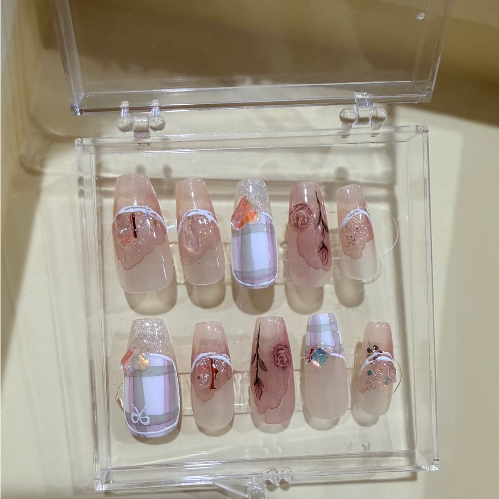 Handmade press-on nails with hand-painted rose accents (10pcs set).